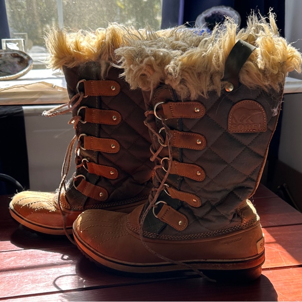 Sorel Tan and Brown Quilted Fur Boots, 9, EUC